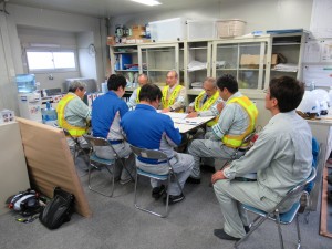 事務所にて安全書類検査