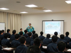 監理技術者北村氏から概要説明を受けている様子