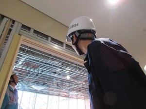 仕上げ工程前の見学の様子