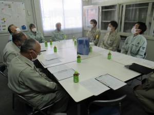 事務所にて安全書類検査