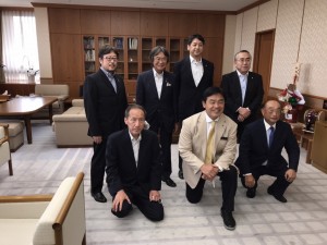 馳知事と記念撮影