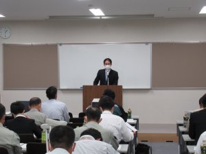 ｲﾝﾎﾞｲｽ制度の説明をする国税局の方
