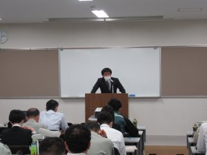 電子帳簿の説明をする国税局の方