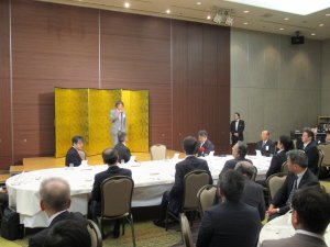 懇親会での会長挨拶