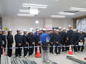 現場内見学の様子