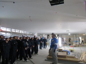 現場内見学の様子