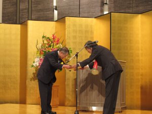 大地実氏に感謝状授与