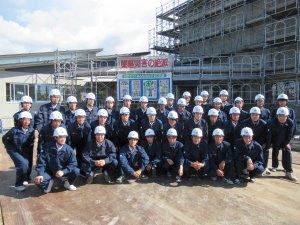 市立工業生徒さん集合写真