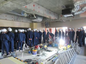 現場内見学の様子