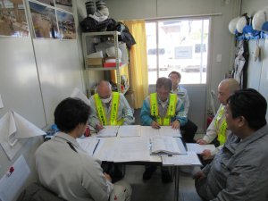 事務所にて安全書類検査