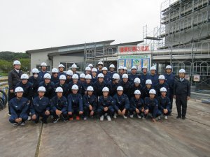 県立工業生徒さん集合写真