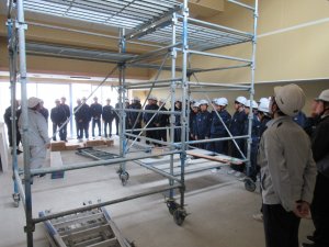 現場内見学の様子