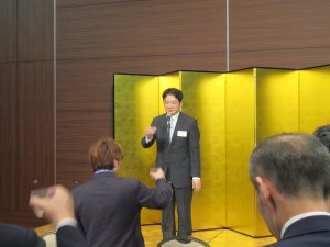 成瀬新副会長による乾杯発声